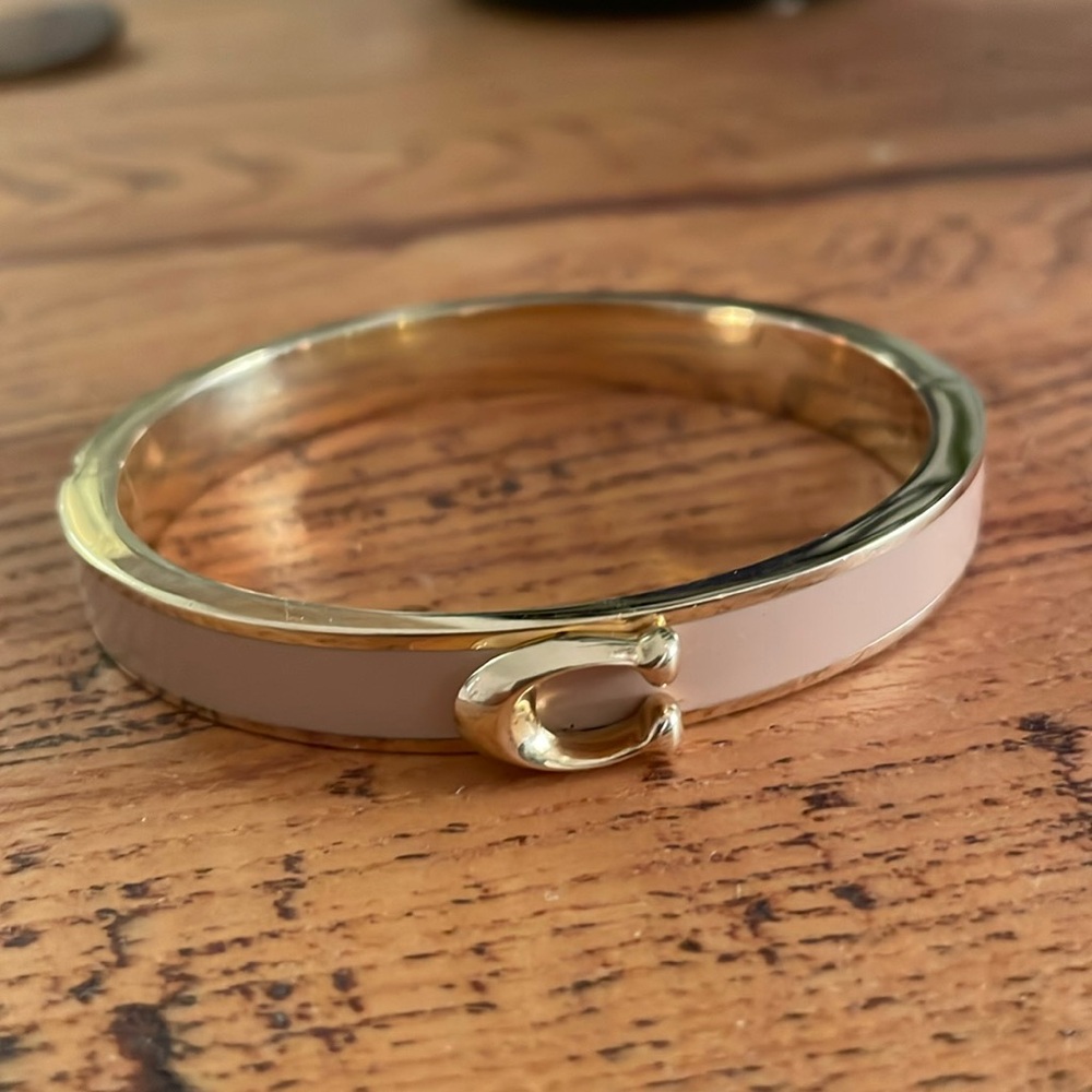 NWOT Coach Signature Push Hinged Bangle in Gold/Mauve/Cream